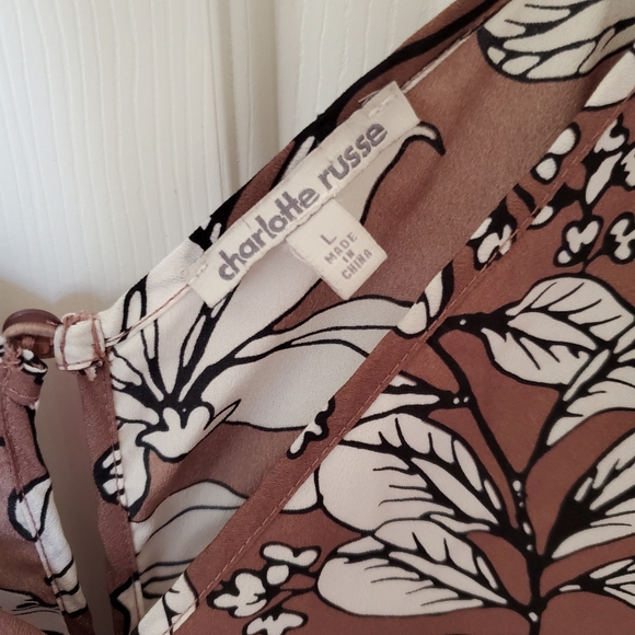 Romper Ruffled shorts, v-neck latte with tropical floral print jumper - Picture 3 of 4